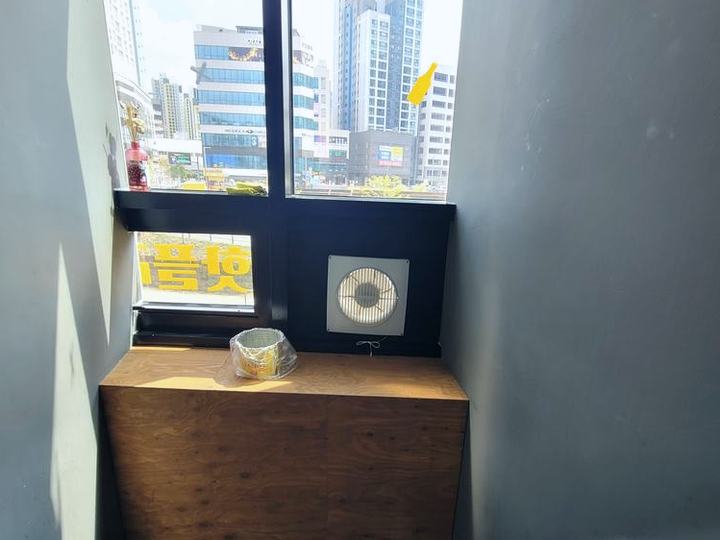 강서구 사무실 창가 환풍기 교체 시공 전