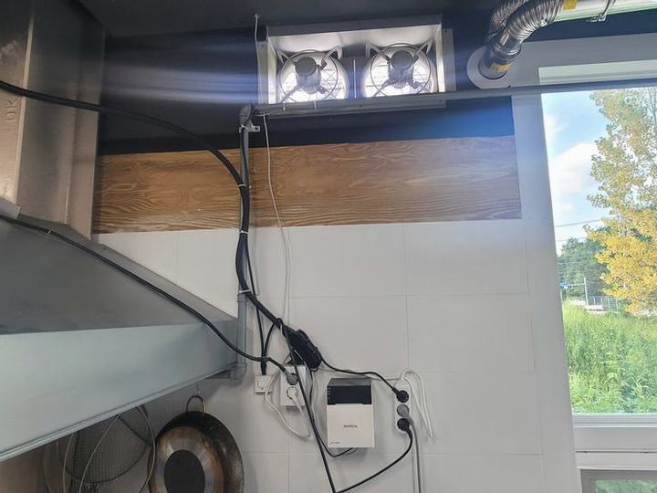 주방 상부 환풍기 3대 분산 설치 시공 후