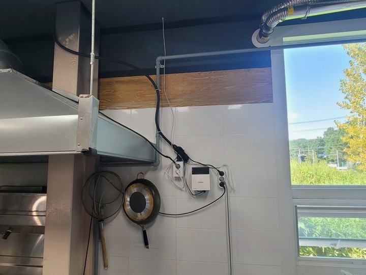 주방 상부 환풍기 3대 분산 설치 시공 전